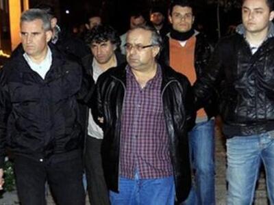 Την απόλυση των δολοφόνων του δημάρχου Π...