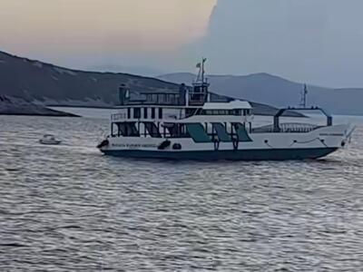 Κολλημένο το φέρι μποτ που έπεσε σε ξέρα...