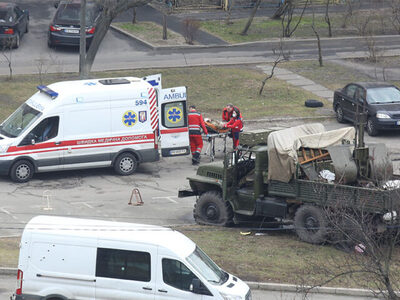 Ουκρανία: Δεκάδες ασθενοφόρα κατευθύνοντ...