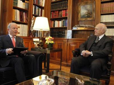 Κάρολος Παπούλιας: «Δεχόμαστε κατασκευασ...