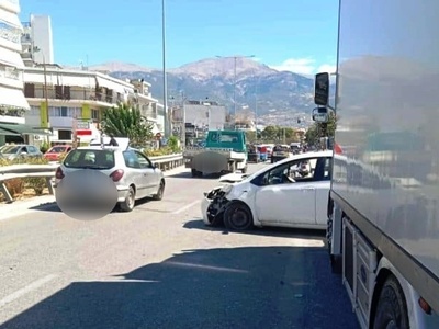 Πάτρα: Τροχαίο με τραυματισμό στη Βενιζέ...