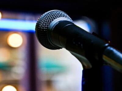 62χρονος Έλληνας τραγουδιστής γίνεται κα...