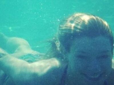 Η Ζέτα Δούκα συνεχίζει τα μπάνια και βγά...