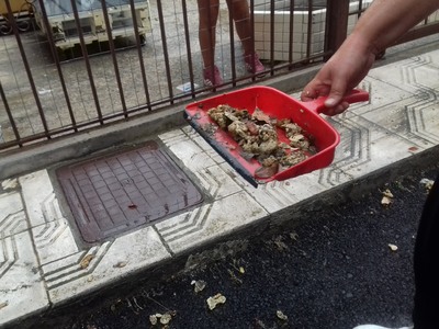 Γέμισε ακαθαρσίες με την πρώτη νεροποντή...