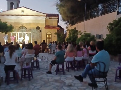 Καρυές.