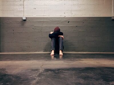Κατάθλιψη: Αυξήθηκαν τα συμπτώματα σε πα...