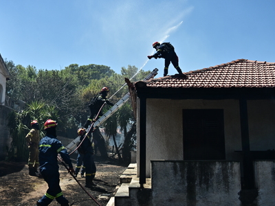 Μεγάλη φωτιά στο Κορωπί: Εκκενώθηκαν 3 περιοχές - Καίγονται σπίτια Μεγάλη φωτιά στο Κορωπί: Εκκενώθηκαν 3 περιοχές - Καίγονται σπίτια