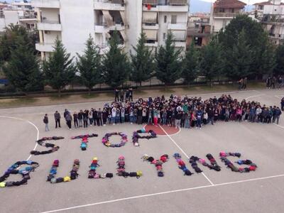 Δυτική Ελλάδα: Σχηματίσαν με τις τσάντες...