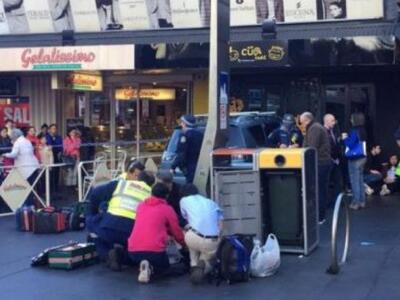 Αυστραλία: Αυτοκίνητο έπεσε πάνω σε πεζο...