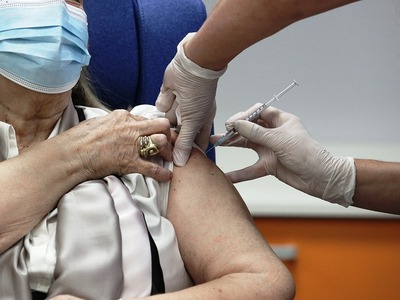Κορωνοϊός: 100 ηλικιωμένοι εμβολιάστηκαν...