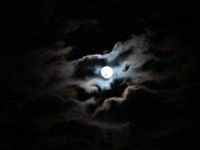 Το “Φεγγάρι του Λύκου” φώτισε τον νυχτερ...