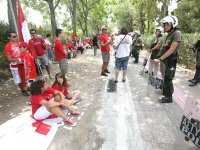 Επεισόδια έξω από την ΕΠΟ