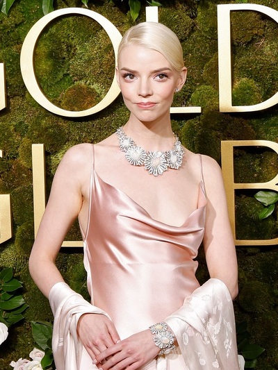 Ανια Τέιλορ Τζόι με κοσμήματα Tiffany σα...
