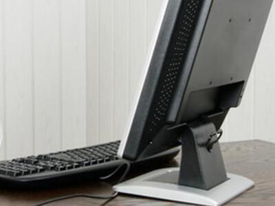 Ηλεία: Έπαιρνε κάρτες για το ίντερνετ αλ...