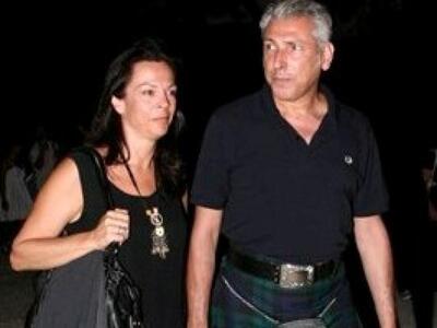 Δείτε την Τίνα Γιοβάνη και τον σκηνογράφ...