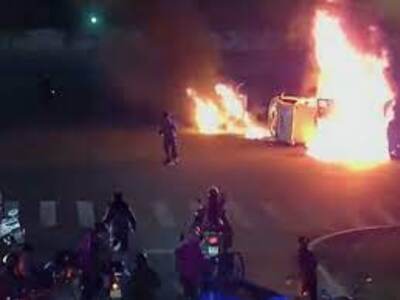 Θεσσαλονίκη: Βανάκι τυλίχτηκε στις φλόγε...