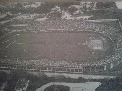 Κατάμεστη η Αγυιά!