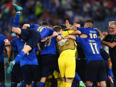 Mamma mia... μια Ιταλία * O Μπέιλ ξέρανε...