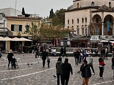 Ευρωβαρόμετρο: Το 81% των Ελλήνων περιγρ...