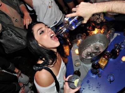 Groupies: Νεαρές κοπέλες από 15 εως 25 α...