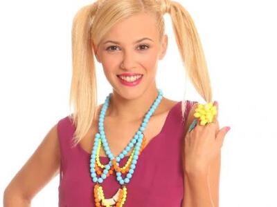 Η Λάουρα έβαψε τα μαλλιά της ροζ! Δείτε ...