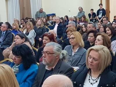 Το κοινό παρακολουθεί