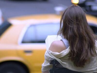 Διάσημο μοντέλο βγήκε μισόγυμνο στο δρόμ...