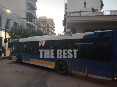 «Μπλόκο» σε λεωφορείο του Αστικού ΚΤΕΛ λ...