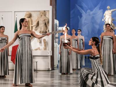 Αρχαία Ολυμπία: Άναψε η Ολυμπιακή Φλόγα ...