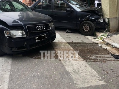 Πάτρα: Αυτοκίνητο καρφώθηκε σε κολόνα, στην Κανακάρη και Κολοκοτρώνη- ΦΩΤΟ 