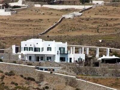 Πουλήθηκε το σπίτι του Π. Κωστόπουλου στ...