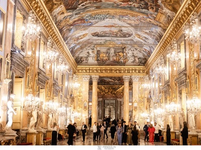 Το θεαματικό εσωτερικό του παλατιού