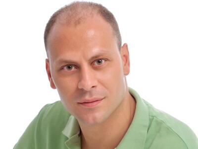 Αυτοδιαφημίζεται ως νέος αλλά οι μέθοδοί...