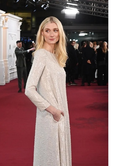 Ολοι κοιτούσαν την Ελίζαμπεθ Ντεμπίκι