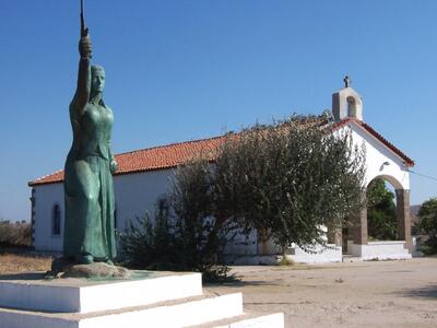 Το άγαλμα της Μαρούλας στη Λίμνο στην πρ...