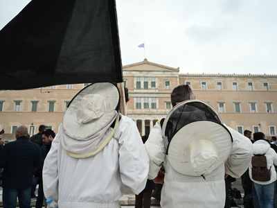 Τρία συλλαλητήρια στην Αθήνα- Αδιάβατο τ...