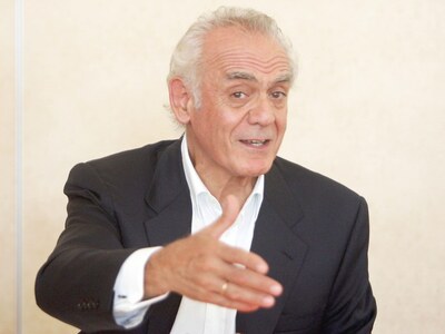 "Άκης real estate" με δεκαπέντ...