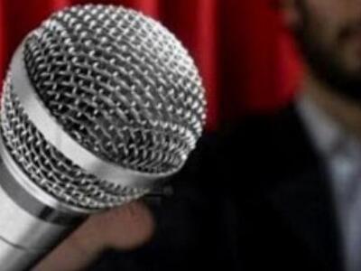 Πασίγνωστος Έλληνας τραγουδιστής: Κινδύν...