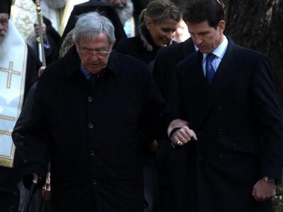 Καταβεβλημένος ο τέως- Υποβασταζόμενος σ...