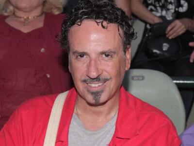 Επιστρέφει στη μικρή οθόνη ο Χάρης Ρώμας