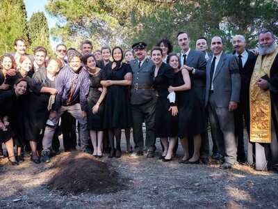 Άγριες Μέλισσες: Όλο το Διαφάνι γελά πάν...