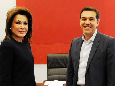 Οι αγκαλιές και τα φιλιά του Αλέξη Τσίπρ...