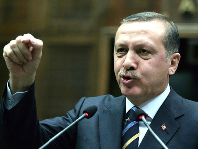 Επίθεση με παπούτσι στον Ταγίπ Ερντογάν 