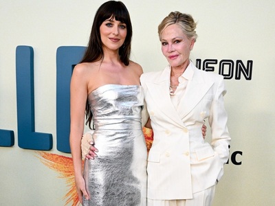 Ντακότα Τζόνσον: Νέα πρεμιέρα με ασημί, ...