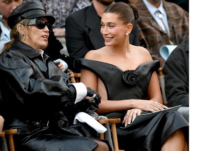 Χέιλι Μπίμπερ με Mugler