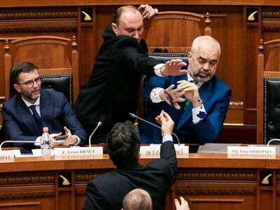 Αλβανία: Βουλευτής κατέβρεξε με μελάνι, ...