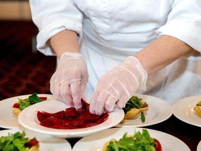 Συνελήφθη τηλεοπτικός σεφ για χρέη προς το Δημόσιο