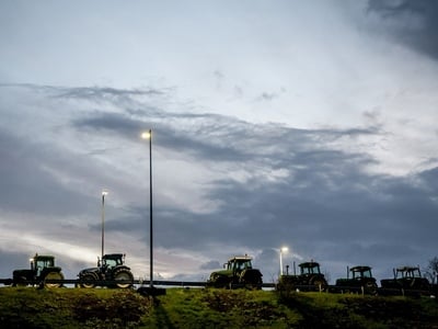 Κλιμακώνουν τις κινητοποιήσεις οι αγρότε...