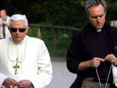 «Ο Πάπας είναι gay και ερωτευμένος με το...