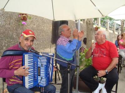 Αυτοσχεδιασμοί παραδοσιακού χορού και τρ...